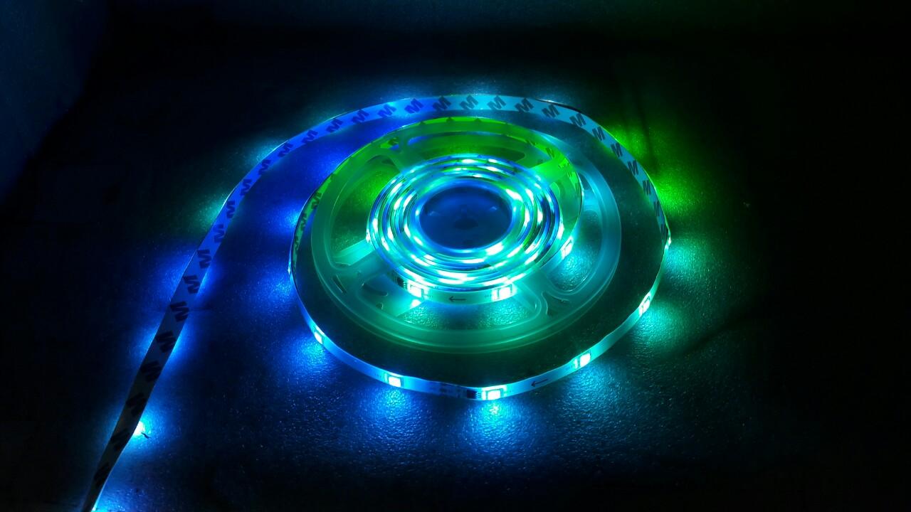 Cuộn dây LED 5M có keo chạy đổi màu