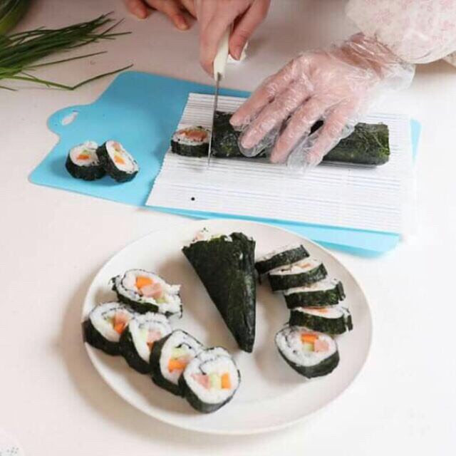 Mành cuộn Sushi bằng nhựa dẻo cỡ vừa Nhật Bản