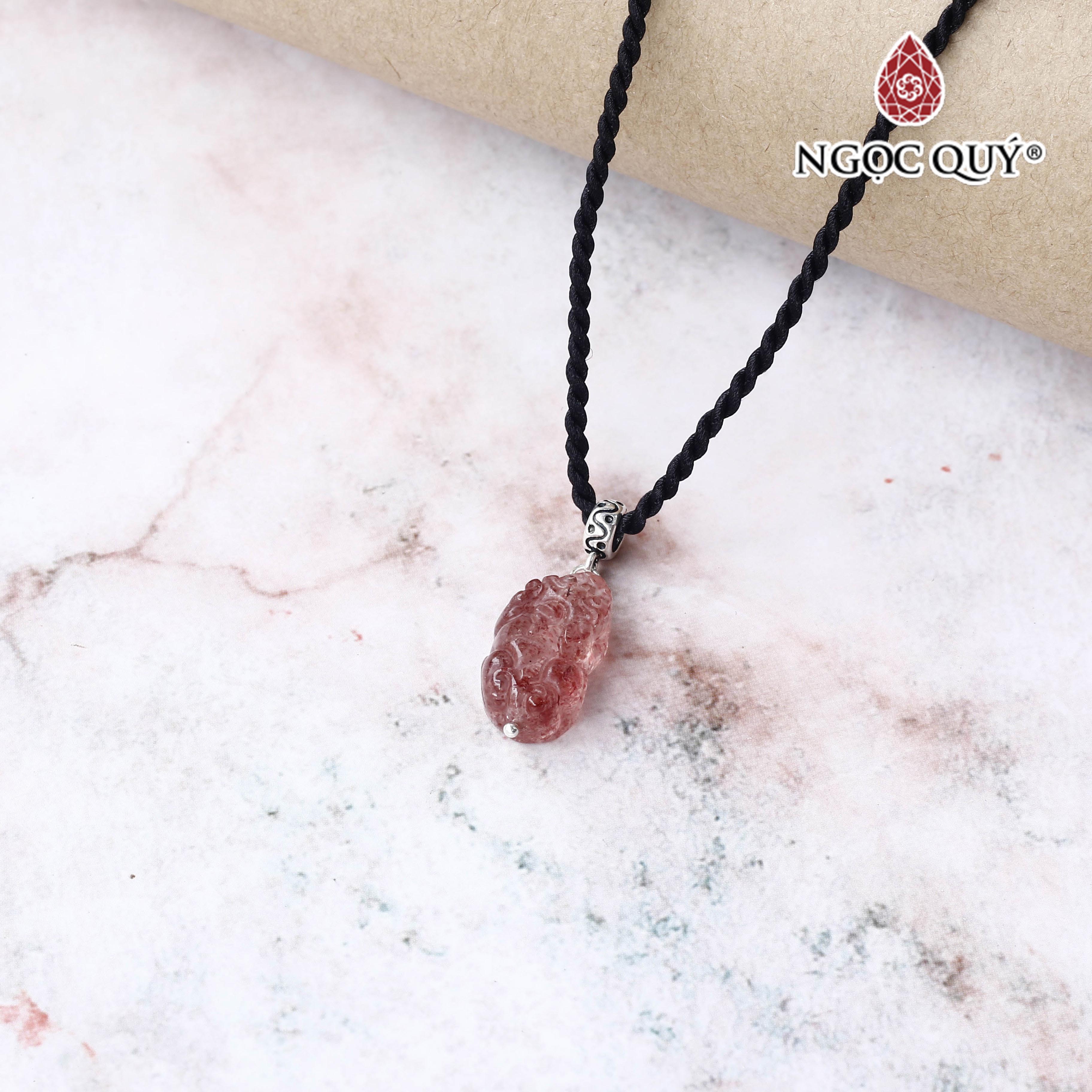 Mặt dây chuyền tỳ hưu thạch anh dâu hợp mệnh hỏa, thổ - Ngọc Quý Gemstones