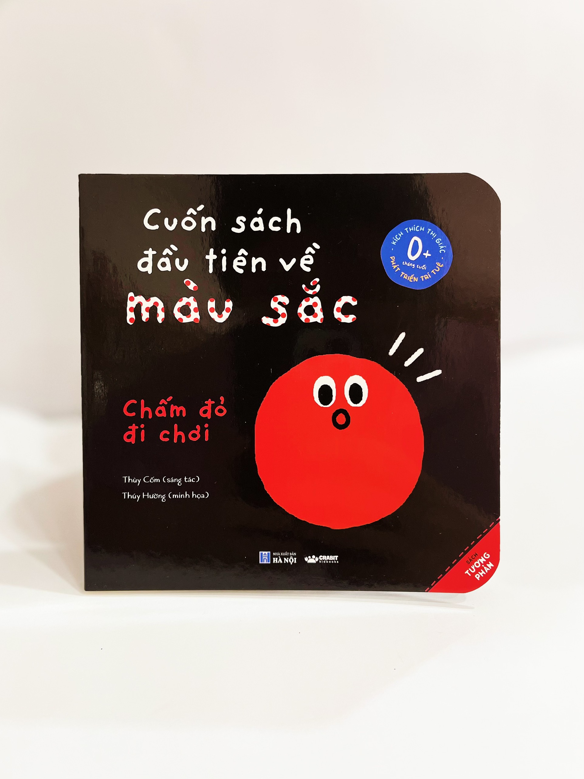 Cuốn Sách Đầu Tiên Về Màu Sắc - Chấm Đỏ Đi Chơi