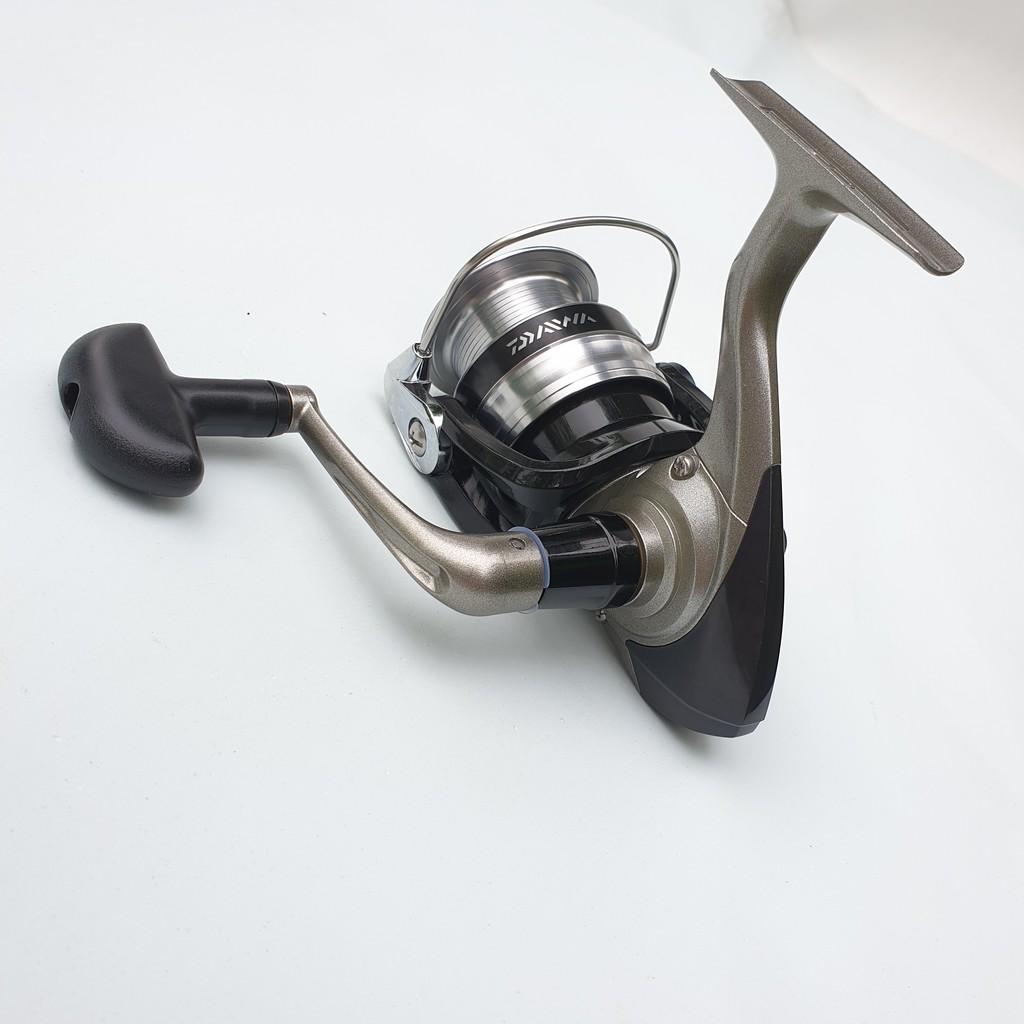 Máy câu cá DAIWA STRIKEFORCE 2500-B Và DAIWA STRIKEFORCE 4000-B