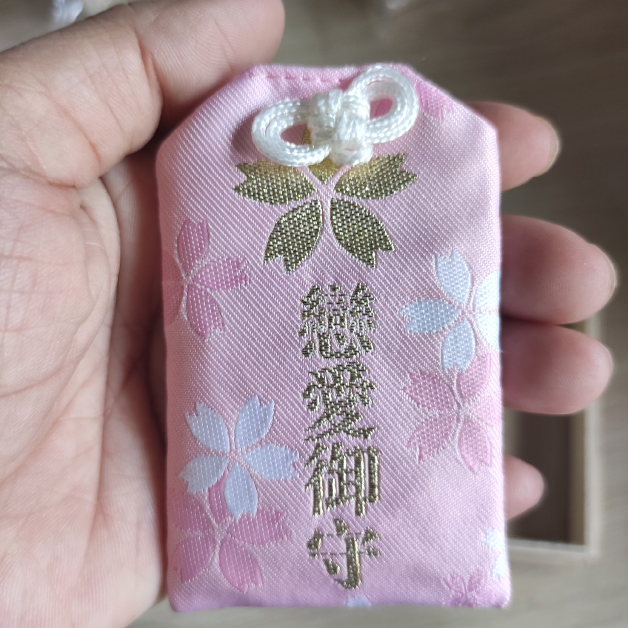 Quà tặng set omamori tình yêu và hộp gỗ