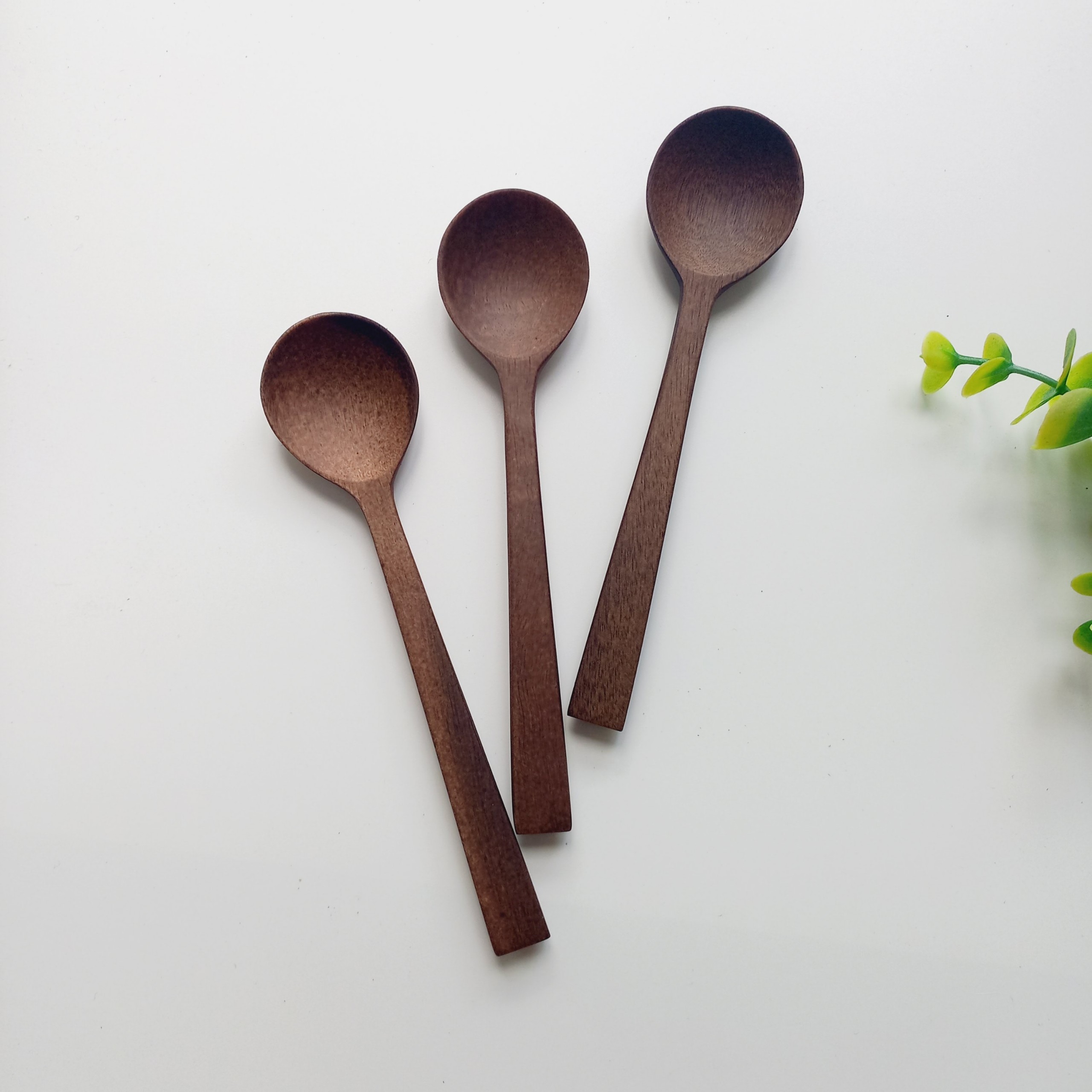 Thìa Gỗ Keo Màu Óc Chó Miệng Tròn Cán Dài Đẹp, Cho Ăn Cơm, Súp, Sữa Chua, Decor Chụp Ảnh