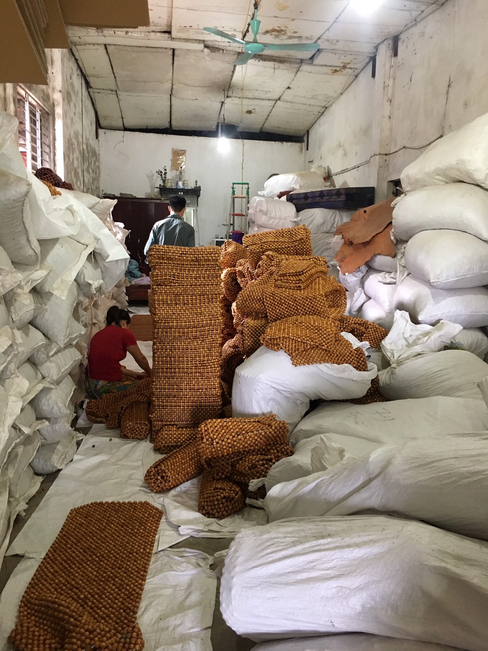 Chiếu Hạt Gỗ Pơ Mu Cao Cấp - Mian .vn ( video , hình thật )