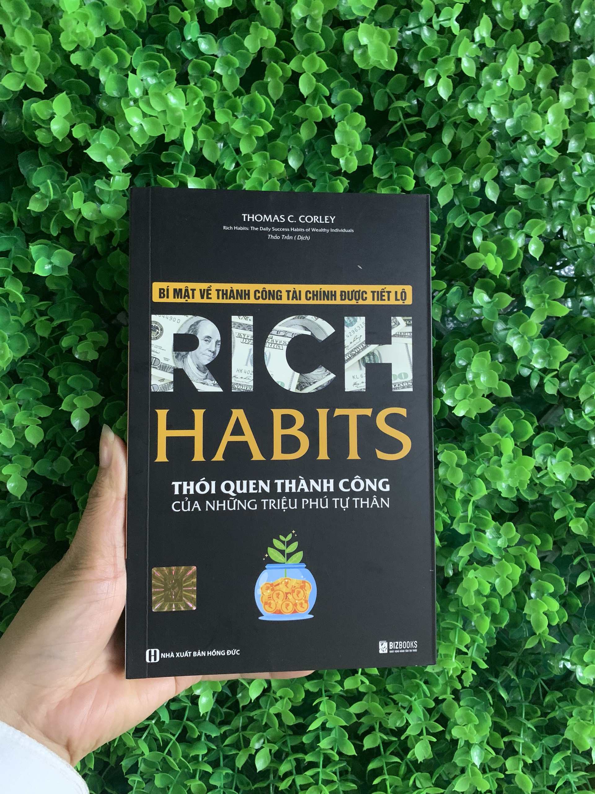 Thói quen thành công của những triệu phú tự thân - Rich Habits - Cuốn sách giúp cuộc đời bạn đi đến thành công