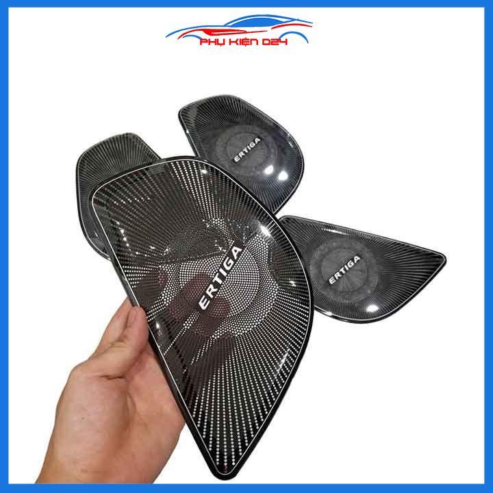 Bộ ốp màng loa vân Titan cho xe Ertiga 2019-2020-2021-2022 chống xước trang trí nội thất ô tô