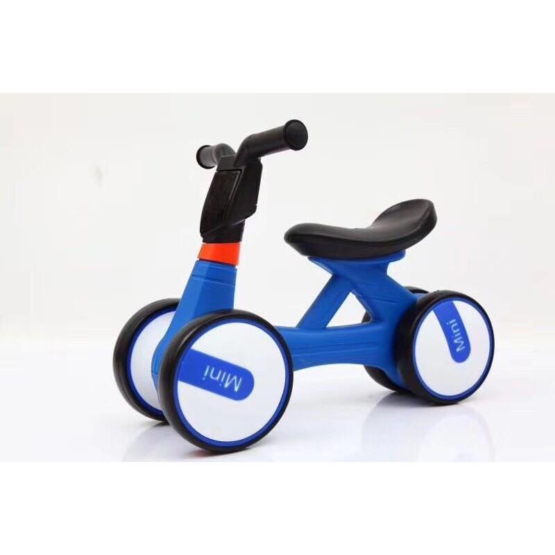 Xe chòi chân 4 bánh tự cân bằng cho bé