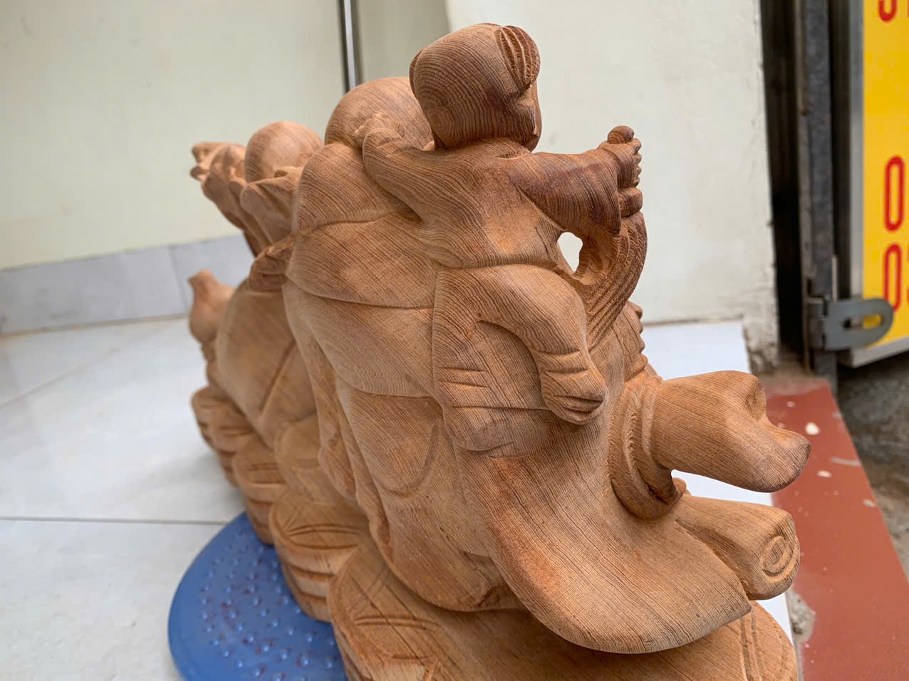 Tượng phật di lặc kéo bao vàng  bằng  gỗ ngọc Am thơm nức kt 50×22×12cm