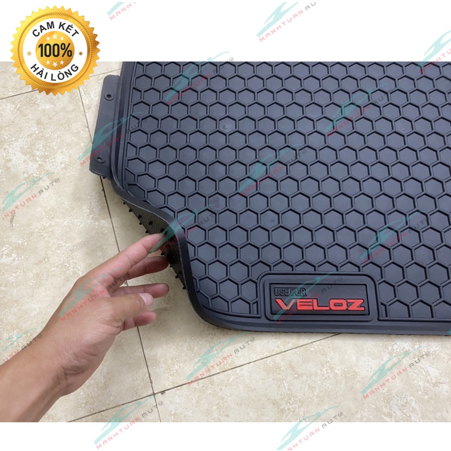 Thảm Lót Sàn Cao Su Đúc Xe Toyota Veloz 2022-23 Mẫu Tổ Ong Cao Su chữ đỏ Không Mùi Cao Cấp