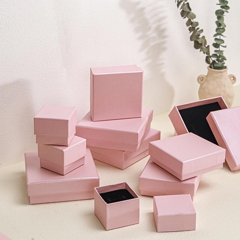 Túi giấy quai xách dây đinh tán sang trọng, hộp giấy bọt biển dùng đựng đồ quà tặng mini, trang sức Q237 - HỘP 5x5x4cm