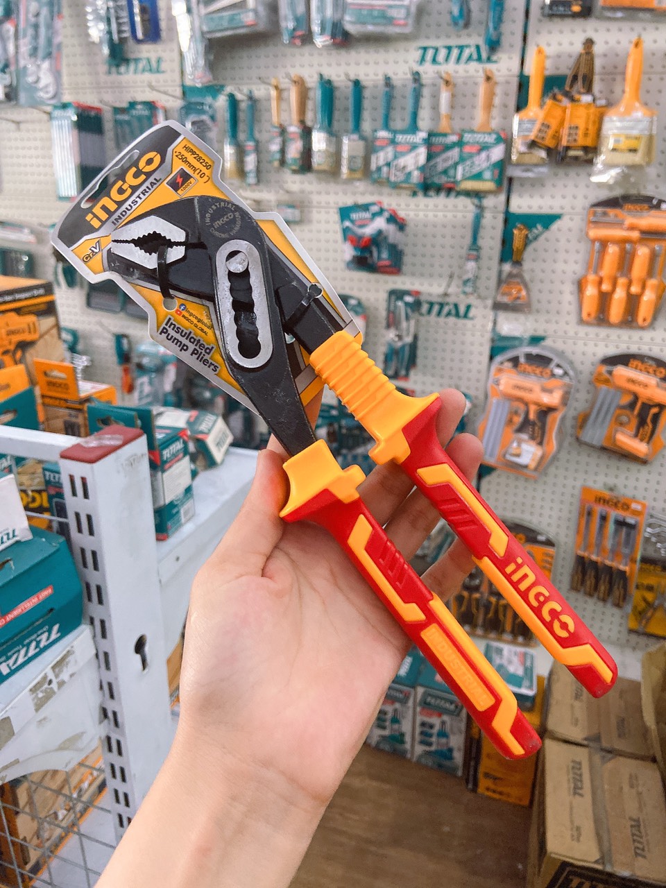 Kềm mỏ quạ cách điện 10"/250mm ingco HIPP28250