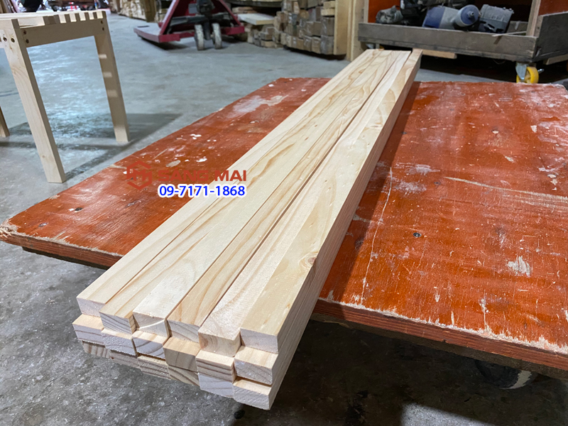 Thanh gỗ thông 2,5cm x 1,5cm x dài 120cm + láng mịn 4 mặt