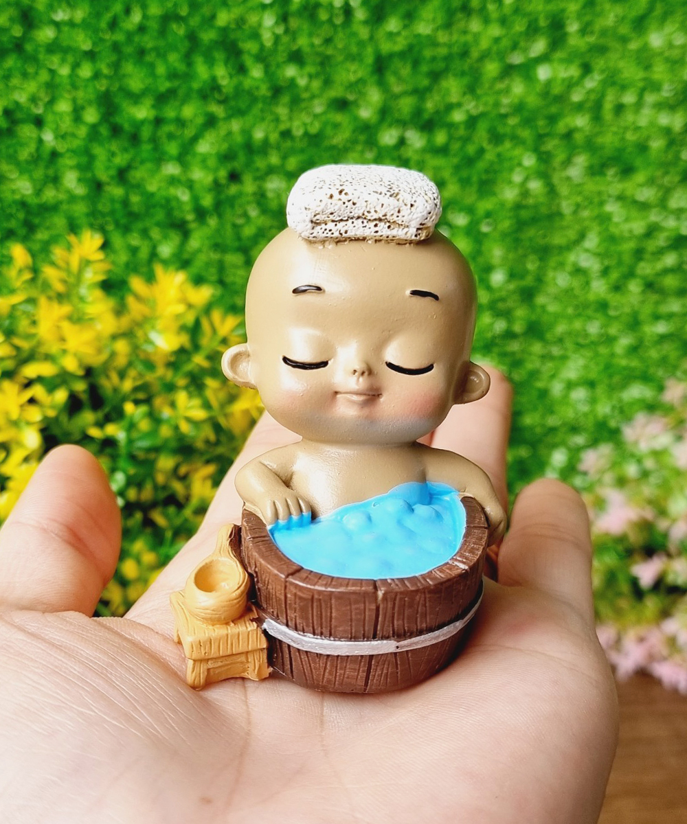 Tượng chú tiểu áo nâu nhí 7cm mẫu đi tắm cực kỳ đáng yêu