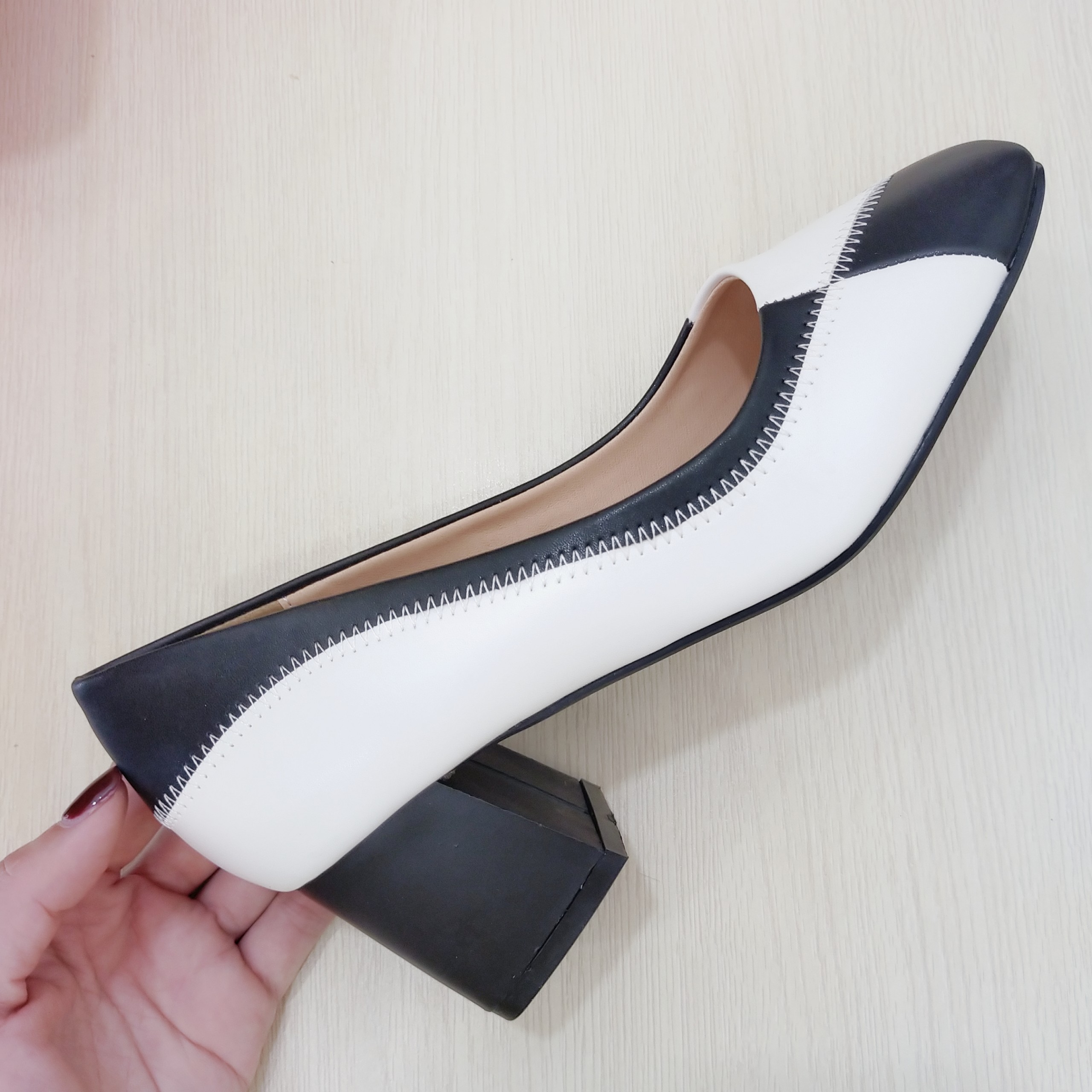 Giày nữ công sở phối màu chỉ nổi cao cấp ROSATA RO414 - 4p - Đen, Vàng - HÀNG VIỆT NAM - BKSTORE