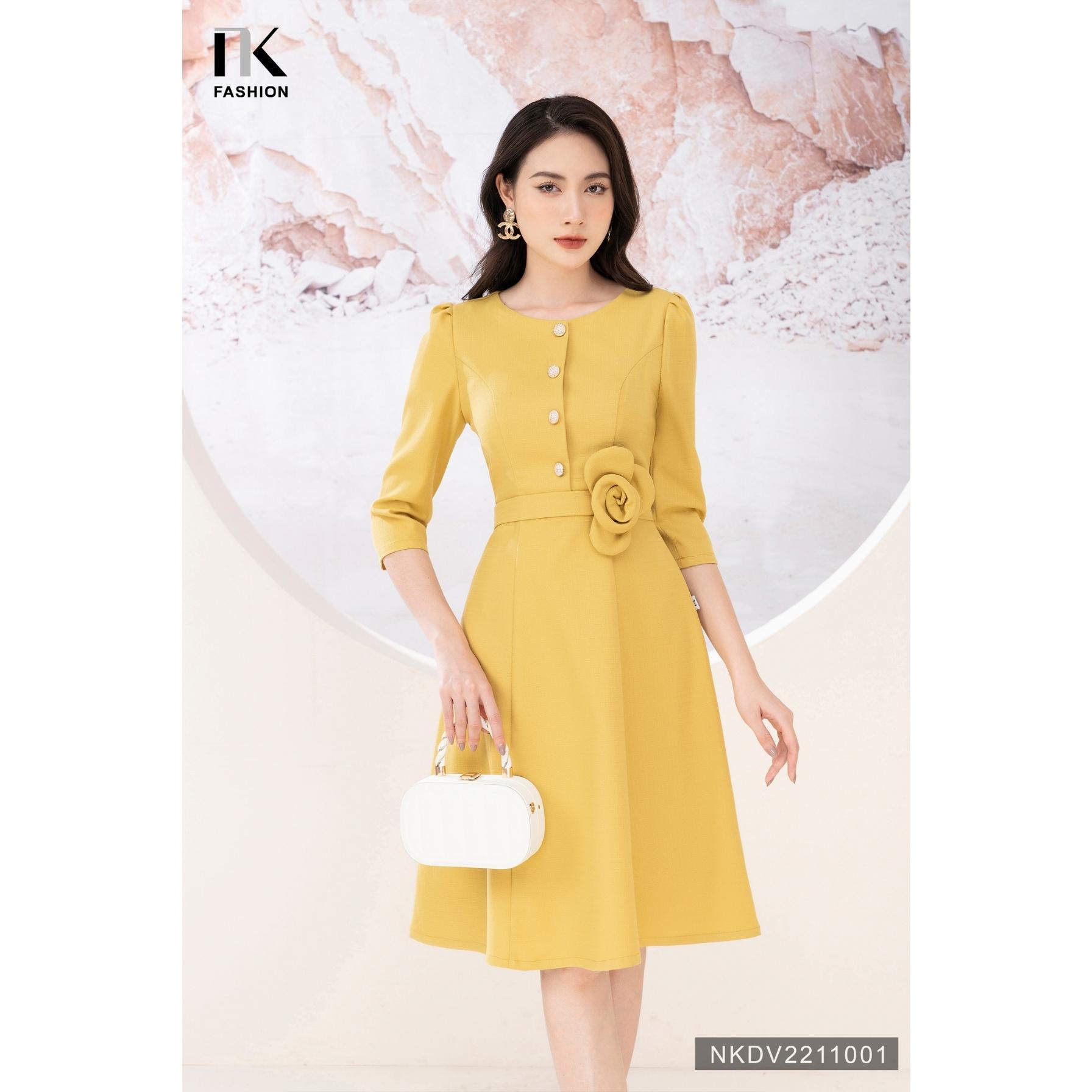 Đầm Xòe Cổ Tròn Tay Lỡ NK FASHION Đính Hoa Eo Nhã Nhặn Chất Vải Nhập Hàn Không Nhăn Xù NKDV2211001