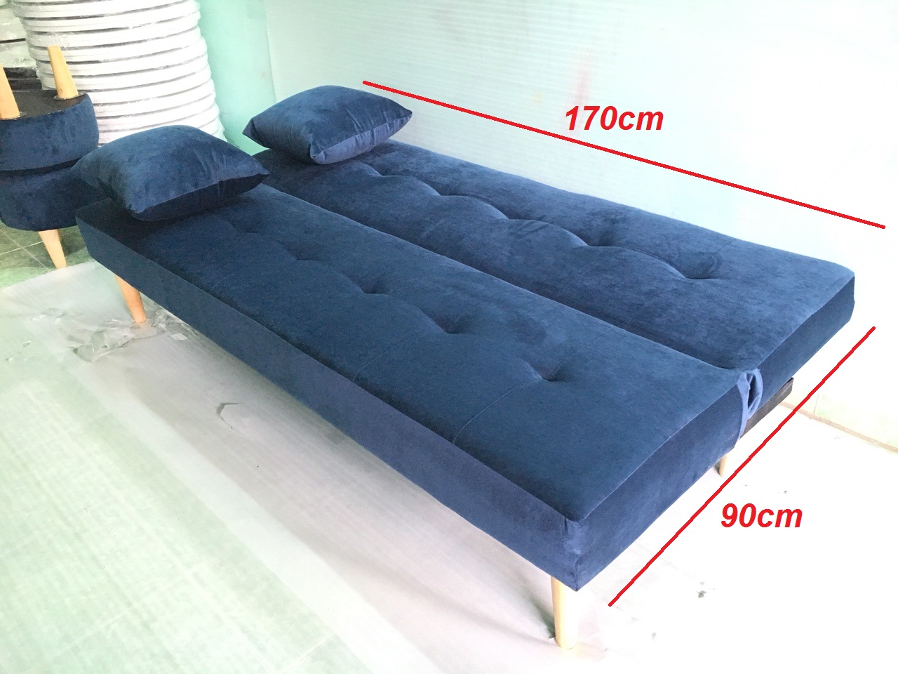 Ghế sofa bed xanh dương đậm nhung và bàn tròn XDDN 1m7x90