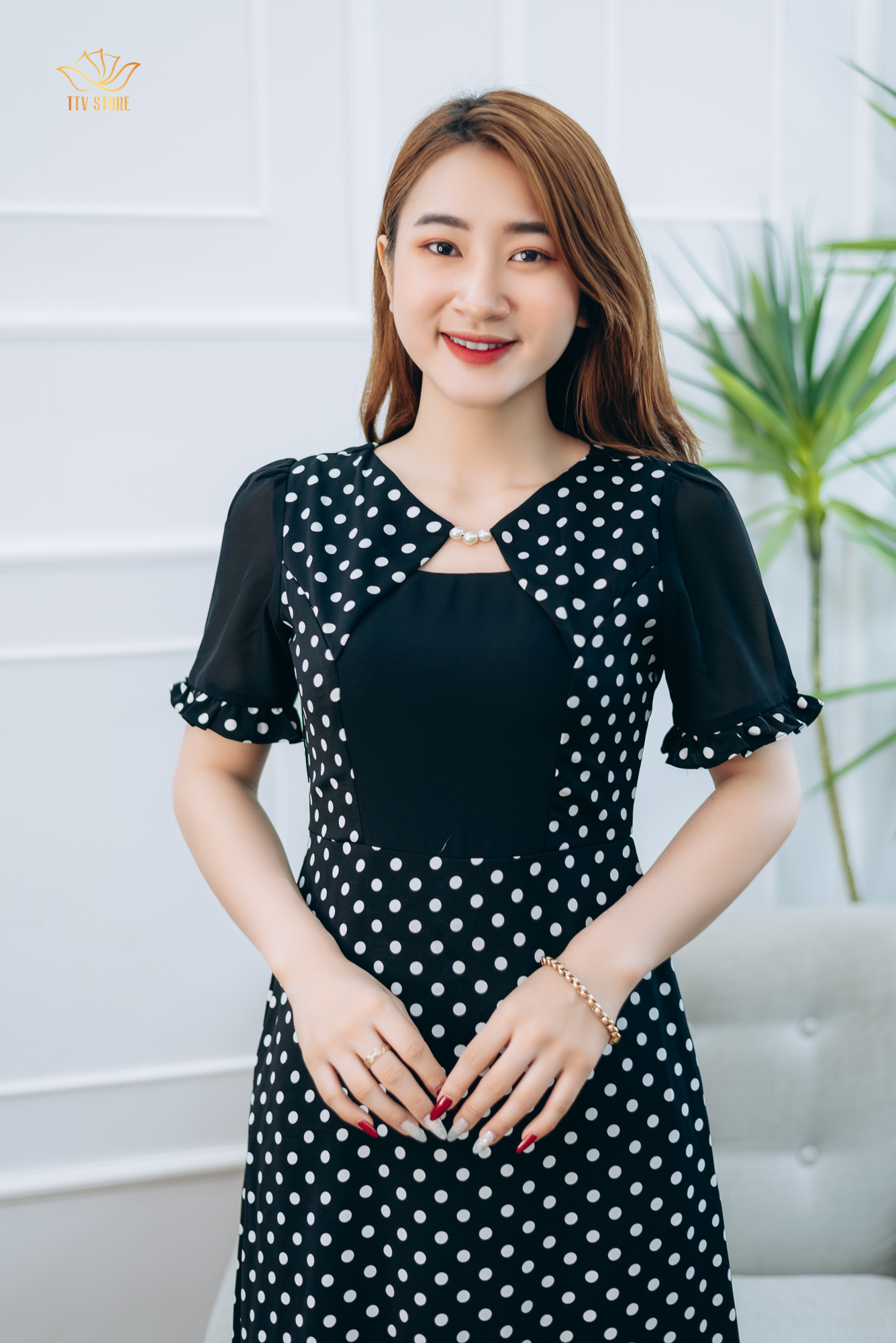 Đầm Form A thiết kế trung niên cao cấp sang trọng Cổ tròn tay lỡ màu Đen chấm bi trắng TTV STORE TTV1366