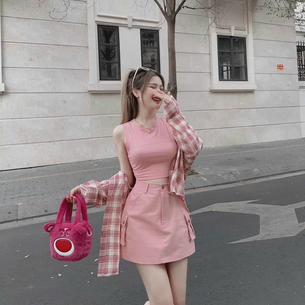 SET ÁO SƠ MI CARO RỘNG + ÁO CROPTOP THUN PASTEL + CHÂN VÁY NGẮN LƯNG CAO TÚI HỘP SUÔNG TRƠN DẠO PHỐ CÔNG SỞ DỰ TIỆC