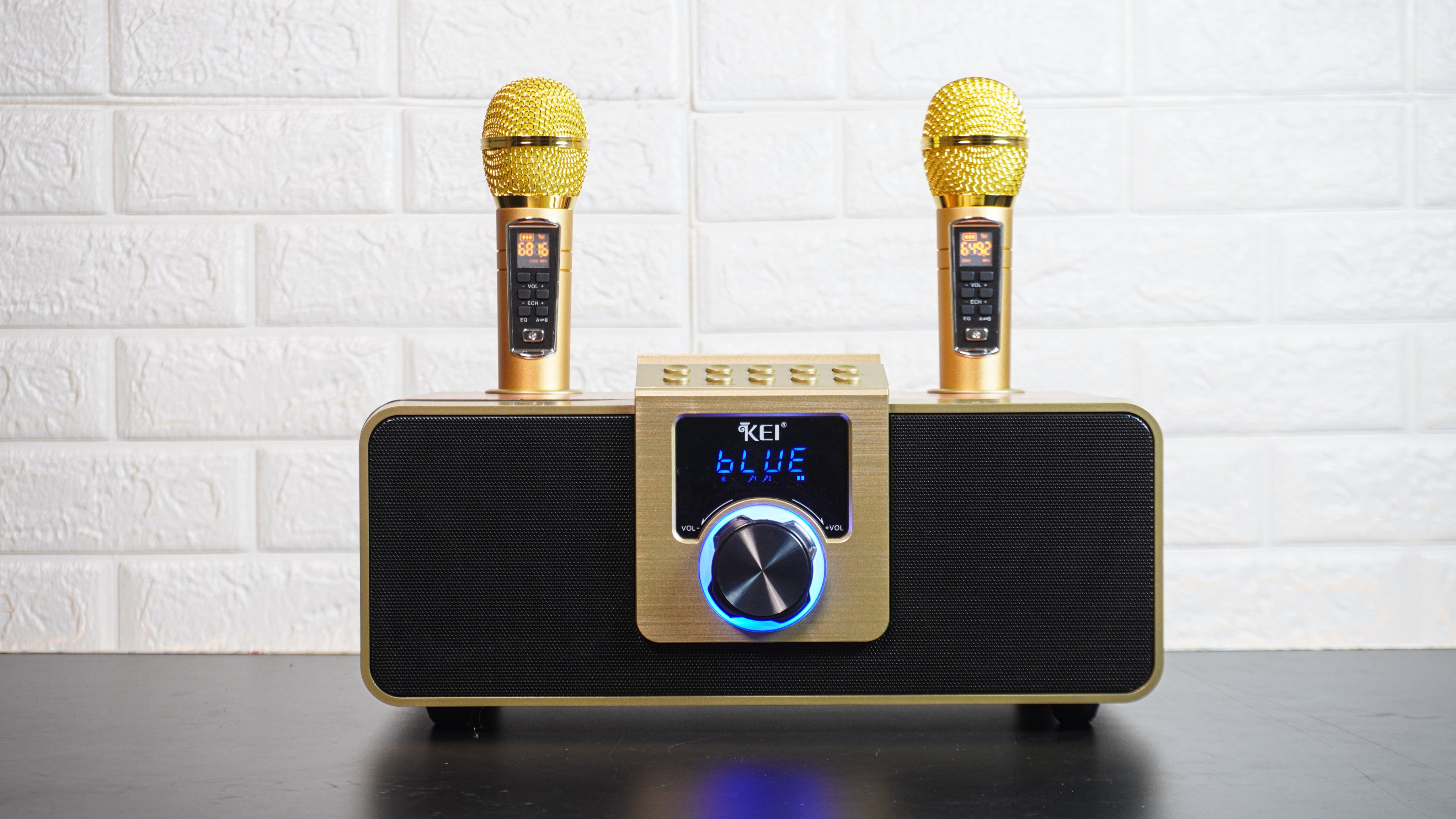Loa karaoke bluetooth KEI K08 - Tặng kèm 2 micro không dây có màn hình LCD - Sạc pin cho micro ngay trên loa - Chỉnh bass treble echo trên micro – Đầy đủ cổng kết nối USB, AUX, TF card - Loa xách tay du lịch cực chất