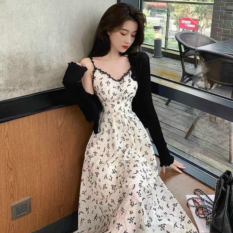 Set đầm hoa trắng hai dây ren kèm khoác croptop đen