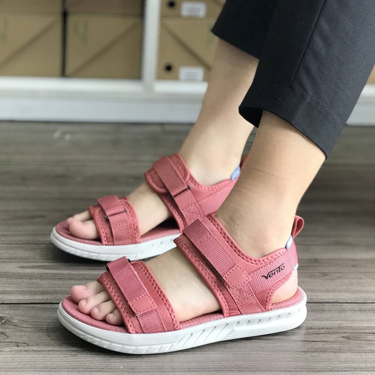 Giày sandal nữ siêu nhẹ hiệu Vento thích hợp mang đi học NB81