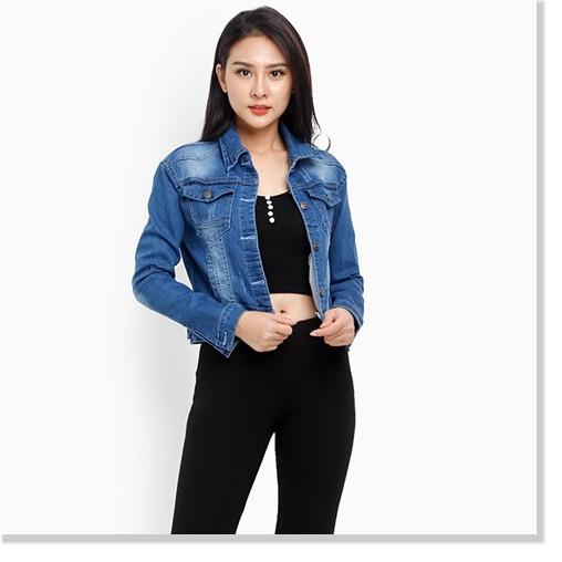 Aó Khoác Jeans Nữ Cổ Bẻ Thêu Sau Xanh J023