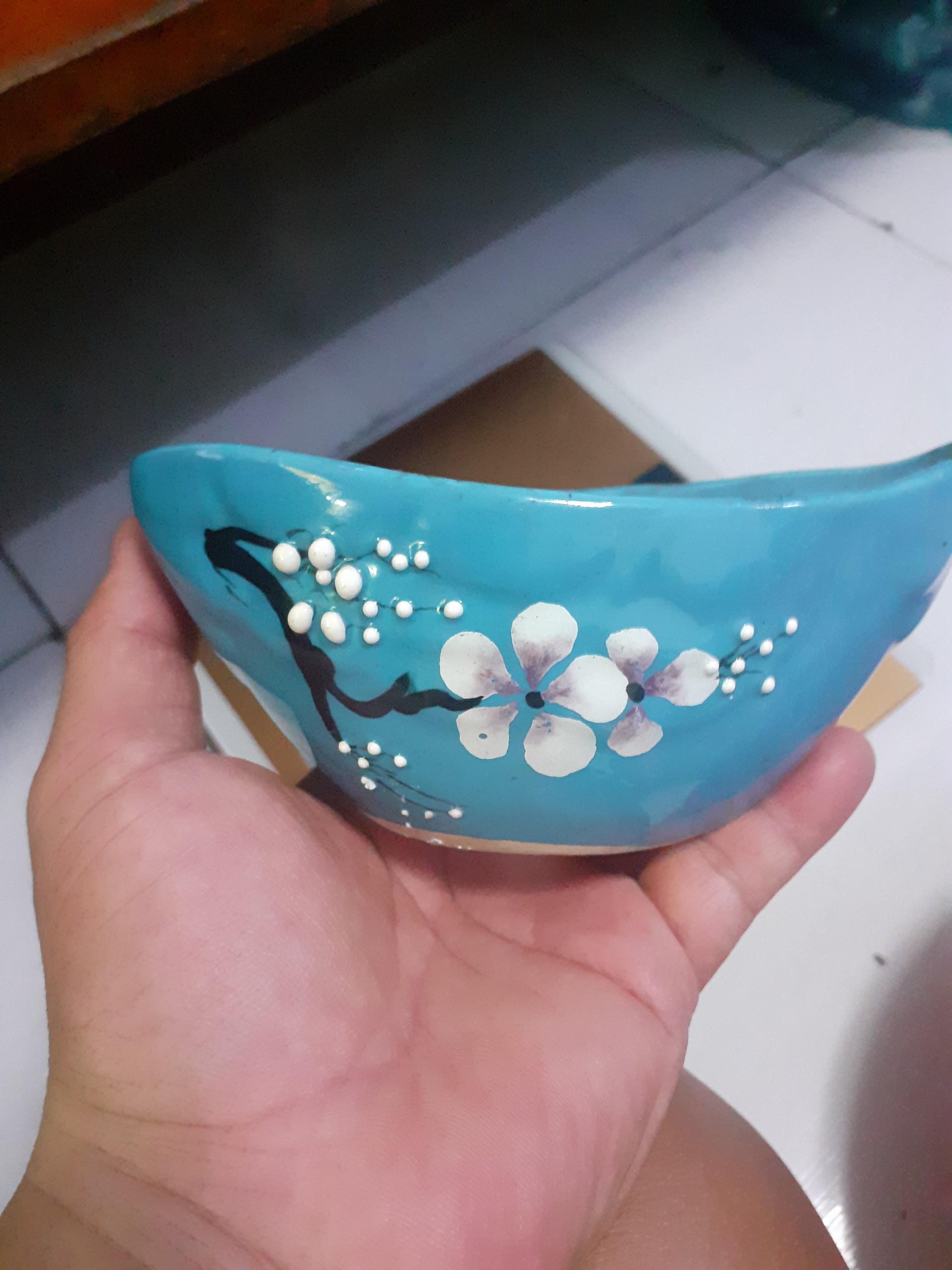 Chậu thỏi vàng hoa mai trắng muốt