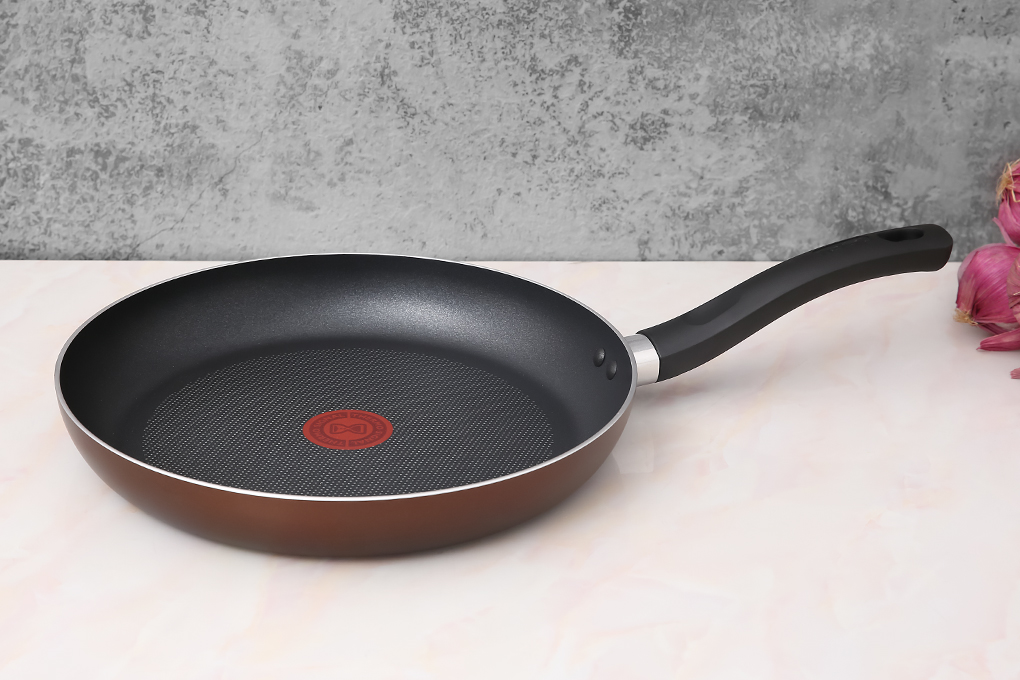 Chảo chiên chống dính đáy từ Tefal Day by Day 24cm(G1430405)/ 28cm (G1430605), dùng cho mọi loại bếp- Gian hàng chính hãng