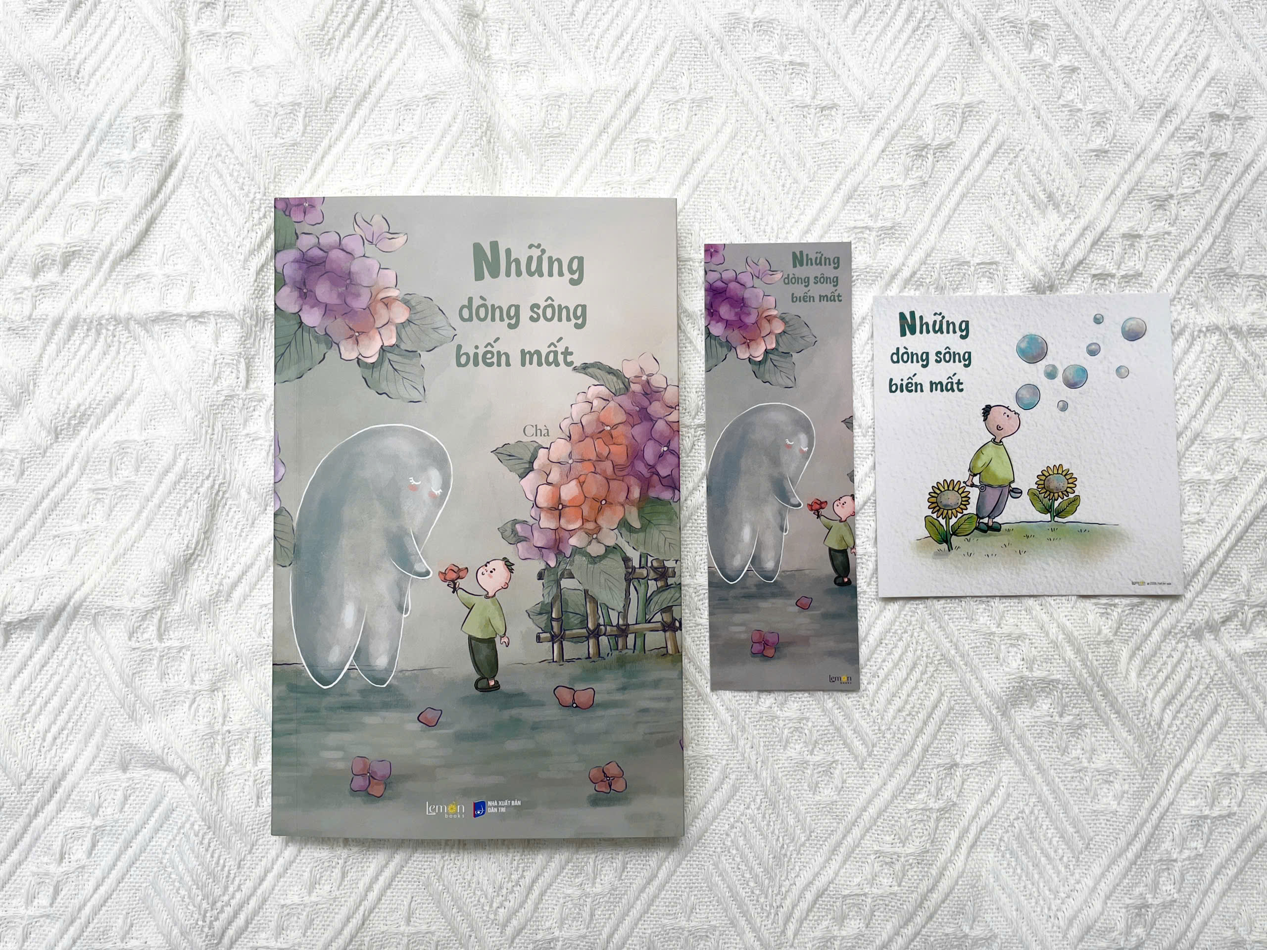 Sách Tản Văn - Những dòng sông biến mất - Bách Việt