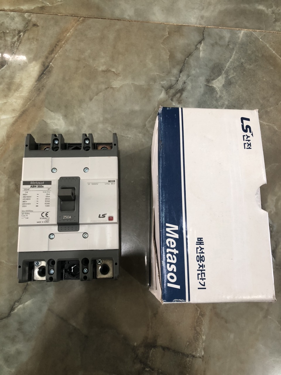 Cầu dao điện tự động CB LS 2P 60A