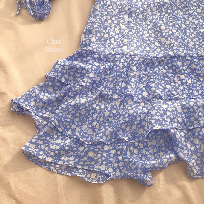 Đầm hoa nhí xanh dương khoét vai, Đầm hoa cổ yếm Cao Cấp tay dài dáng xòe xếp tầng đi chơi dự tiệc MiNhi