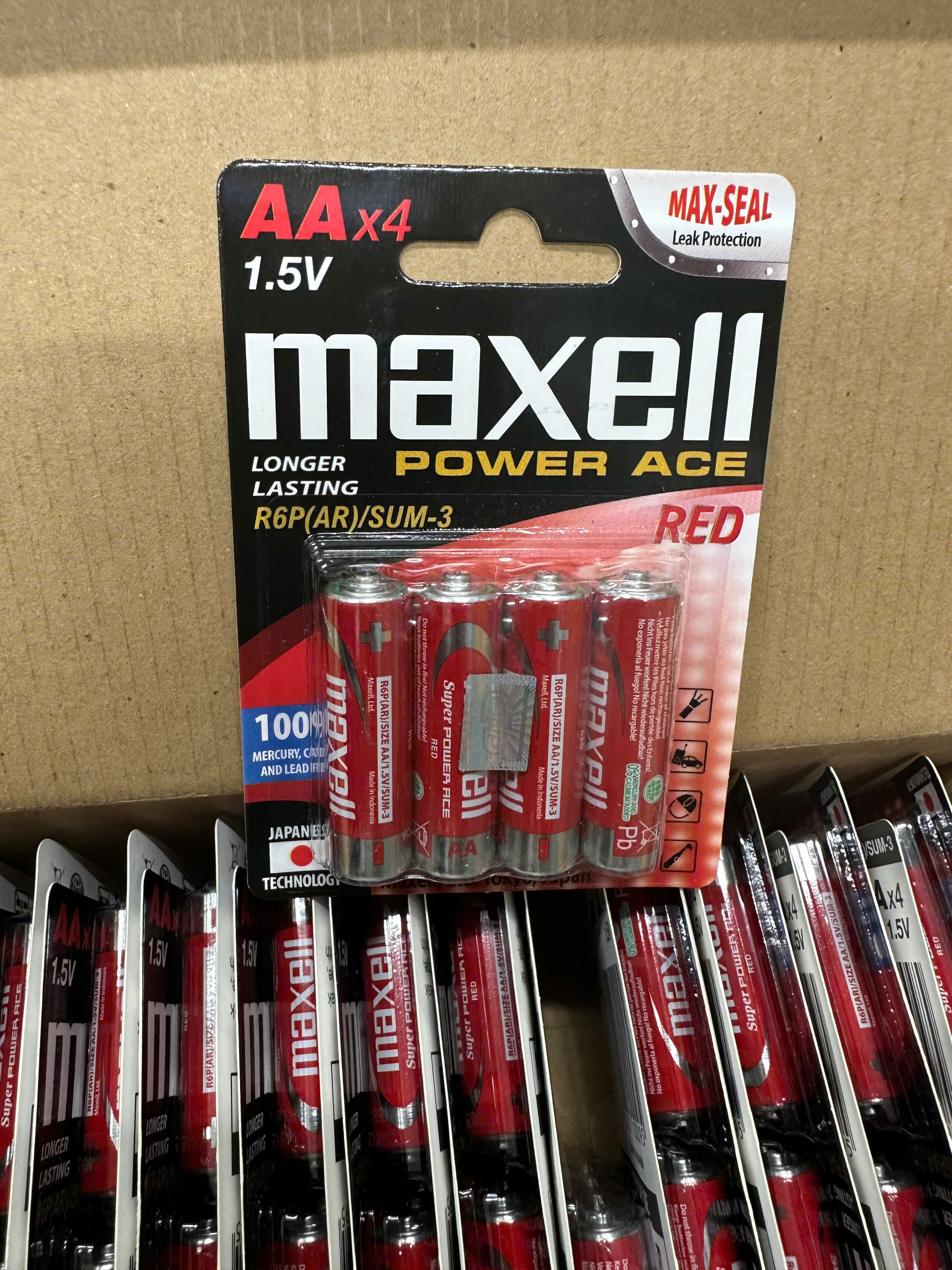Pin tiểu AA/ 2A Maxell hàng siêu thị - Vỉ 4 viên, hộp 96 viên - Hàng chính hãng