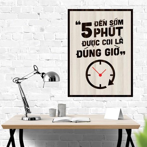 Tranh gỗ DECOR - SLOGAN tạo động lực, Truyền cảm hứng - Đến sớm 5 phút được coi là đúng giờ