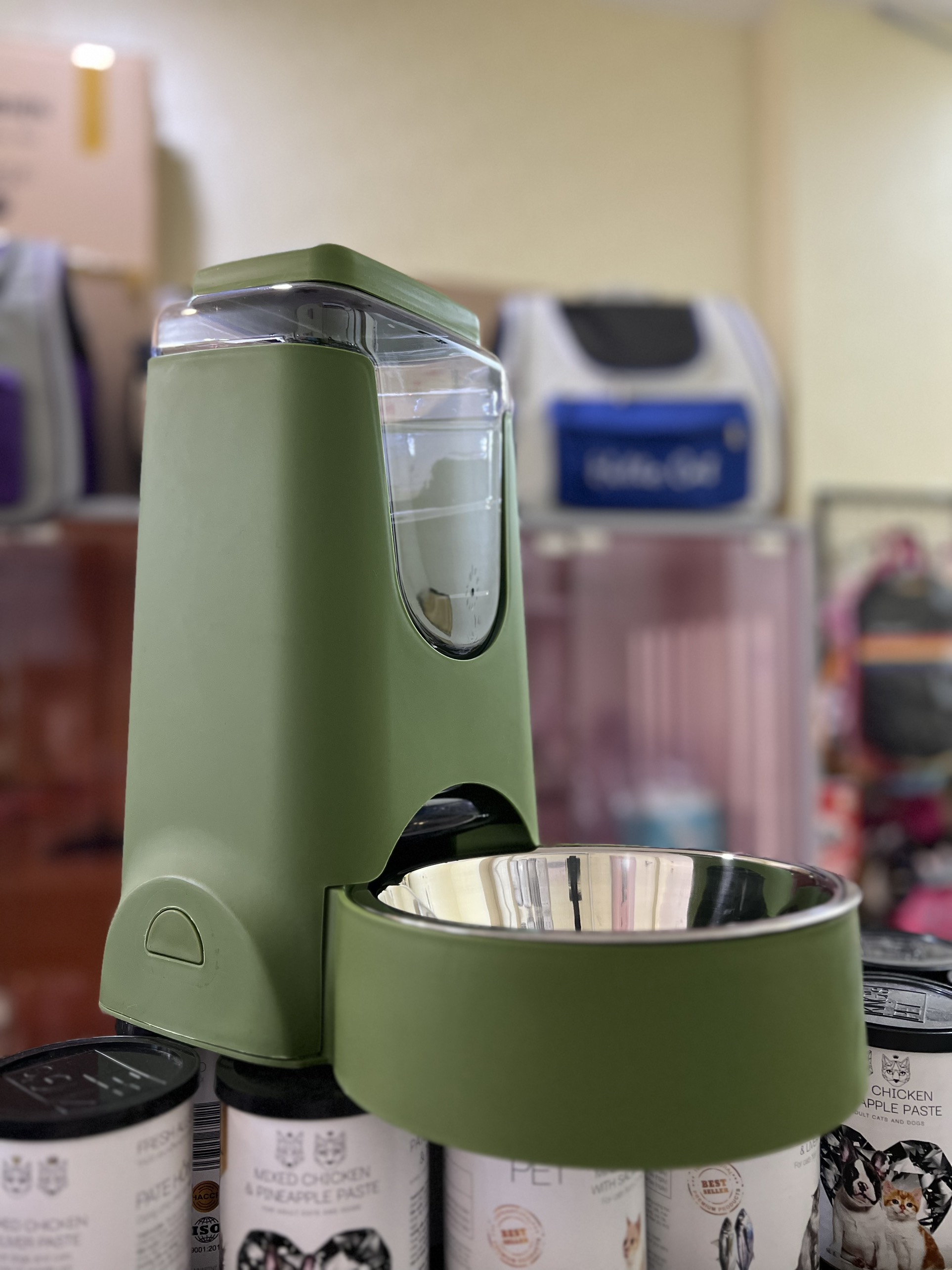 Khay Thức Ăn Tự Động Cho Chó Mèo 3.8L - Màu ngẫu nhiên