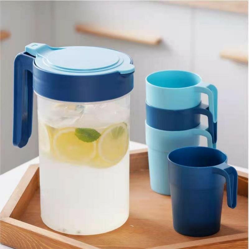 Bình đựng nước có tay cầm tặng kèm 4 cốc .ca đựng nước nhựa gia đình