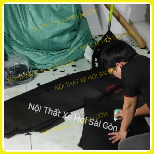 Thảm taplo Mitsubishi Zinger 2008 đến 2023 da cacbon, da vân gỗ, nhung cu· 3 lớp dày 1cm chống nắng cao cấp
