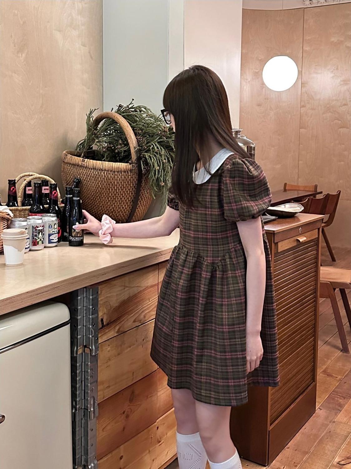CHENGRUI Kiểm tra bong bóng tay áo kiểu Pháp búp bê cổ áo đầm 100 phù hợp với gầy lỏng lẻo ngọt ngào đám đông giảm tuổi ngắn tay áo váy ngắn