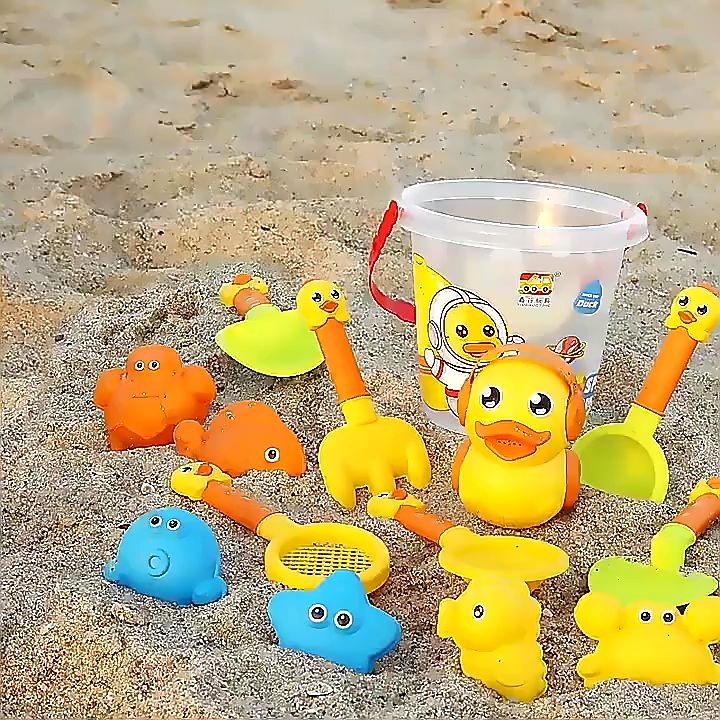 Bộ đồ chơi xúc cát 14 món có xô con vịt cho bé đi chơi biển