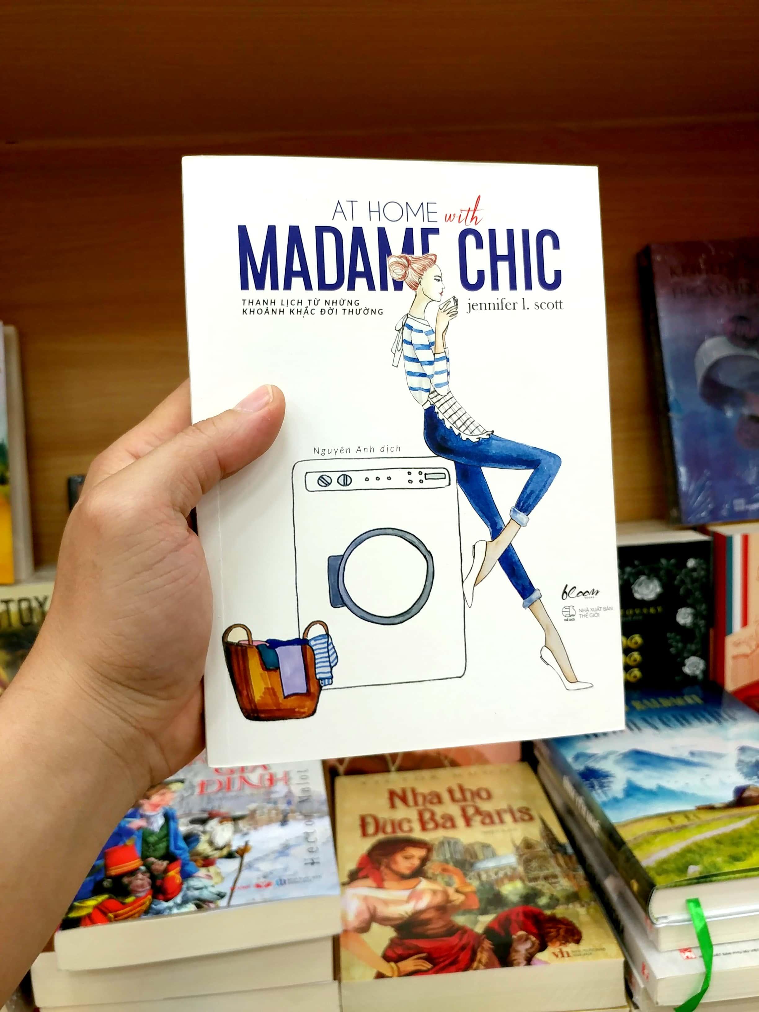 At Home With Madame Chic - Thanh Lịch Từ Những Khoảnh Khắc Đời Thường (Tái Bản 2022)