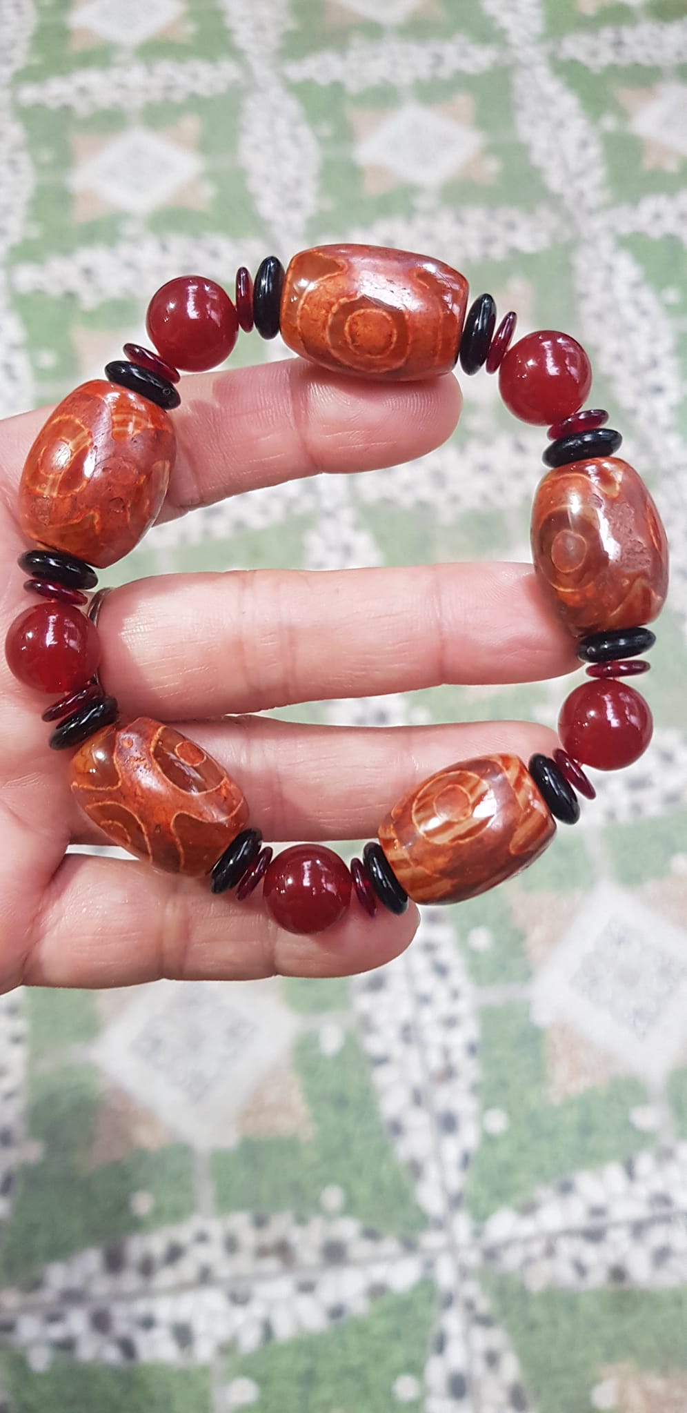 Vòng tay nam mã não tây tạng đỏ kiểu Vòng hạt thống 17mm phối hạt tròn mix đồng tiền đỏ đen vào Nam mệnh hoả mệnh thổ đeo hợp đẹp ạ