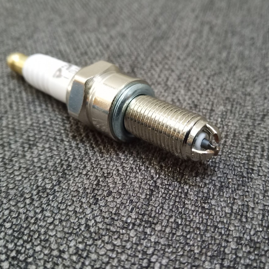 Bugi 3 chấu gắn xe ta ga yamaha HONDA SYM SUZUKI,gắn được các dòng xe tay ga luôn...
