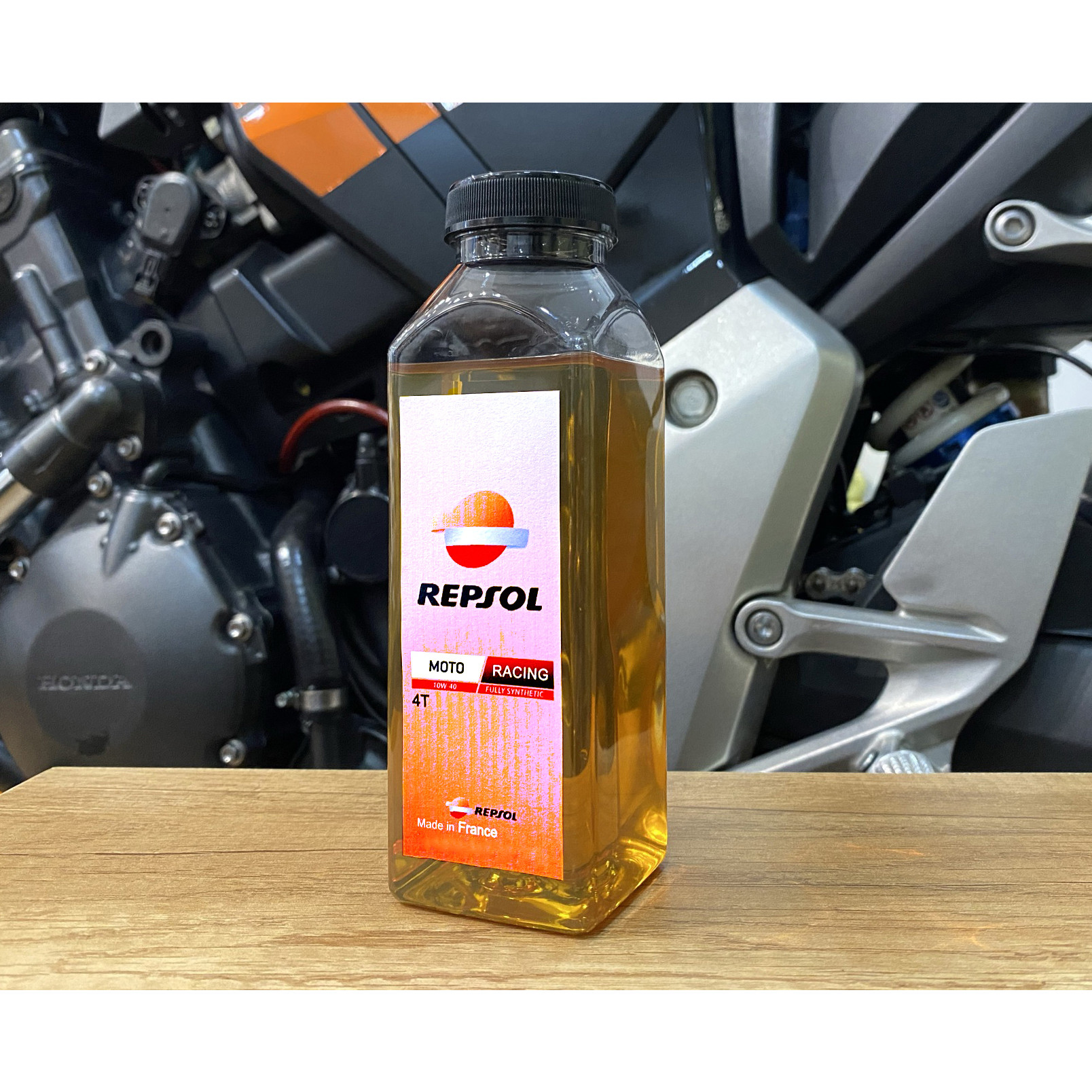 Dầu nhớt Repsol Racing 10W40 Chai 300ml