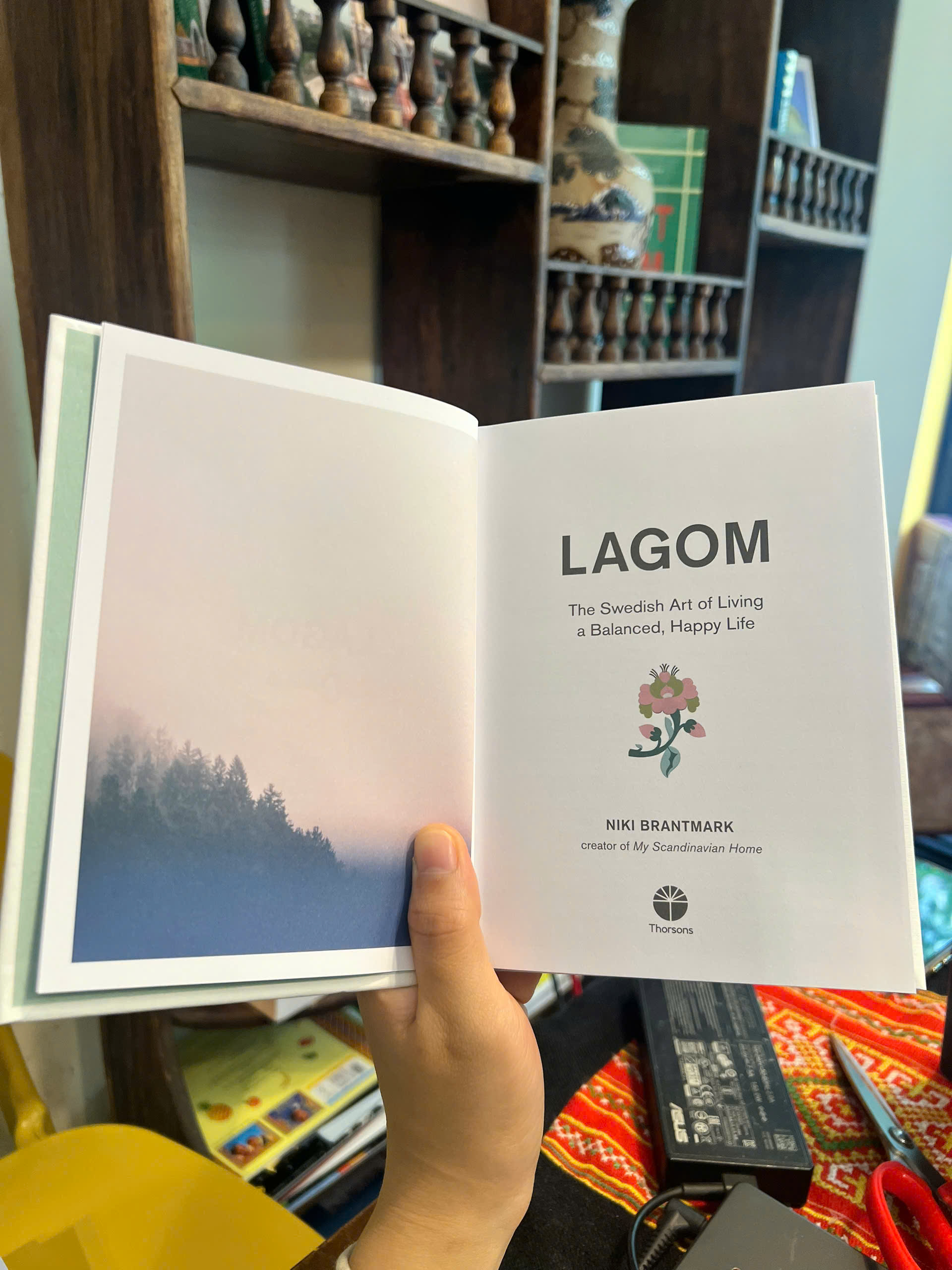 Sách - Lagom: The Swedish Art of Living a Balanced, Happy Life | Ngoại văn Nhập khẩu / Bìa cứng