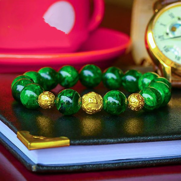 Vòng tay phong thuỷ đá Diopside thiên nhiên 10 ly mix Charm Omshantig Vàng 24k