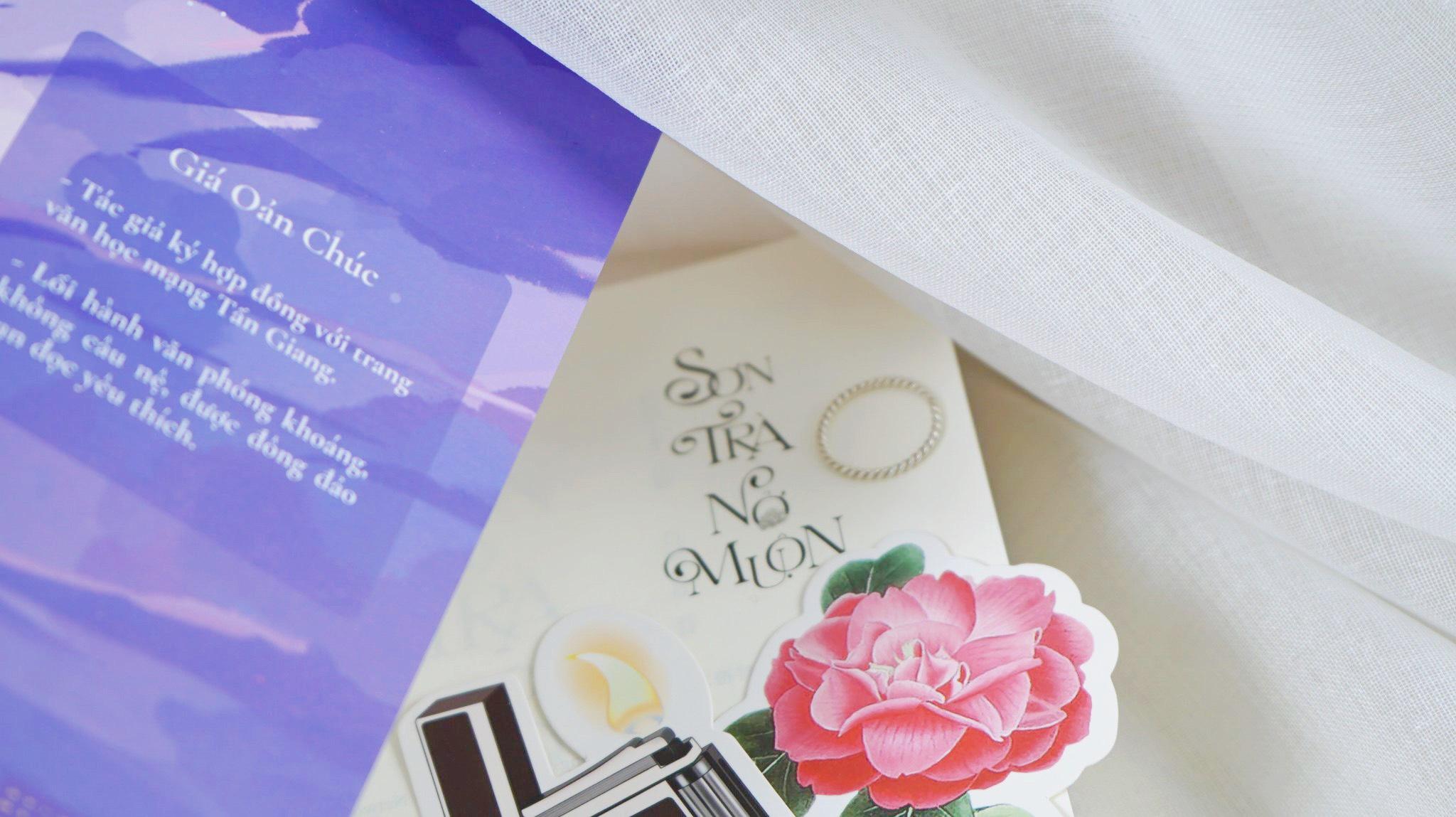 Sơn Trà Nở Muộn - Tặng Kèm 1 Bookmark Hoa Sơn Trà + 1 Bookmark Chiếc Bật Lửa + 1 Postcard