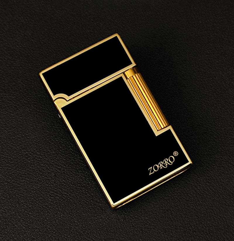Vỏ Hột Quẹt Bật Lửa Xăng Đá Zorro Z612-205B Màu Đen Viền Vàng/Bạc