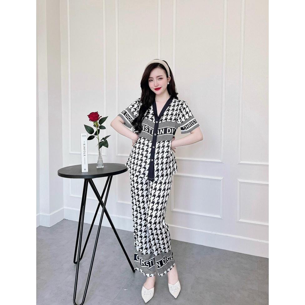 Bộ kiểu nữ dài cổ V