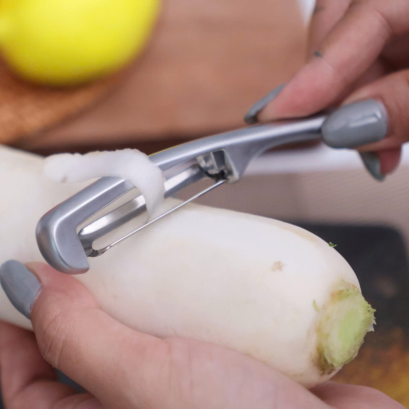 Dụng cụ nạo củ quả Se Ka SK66 thép phủ niken lưỡi dao sắc bén tay cầm chống trượt