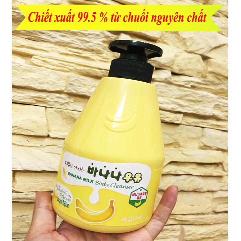 Sữa tắm chiết xuất từ sữa chuối Welcos Banana Milk Body Cleanser Hàn Quốc 560ml + Móc khóa