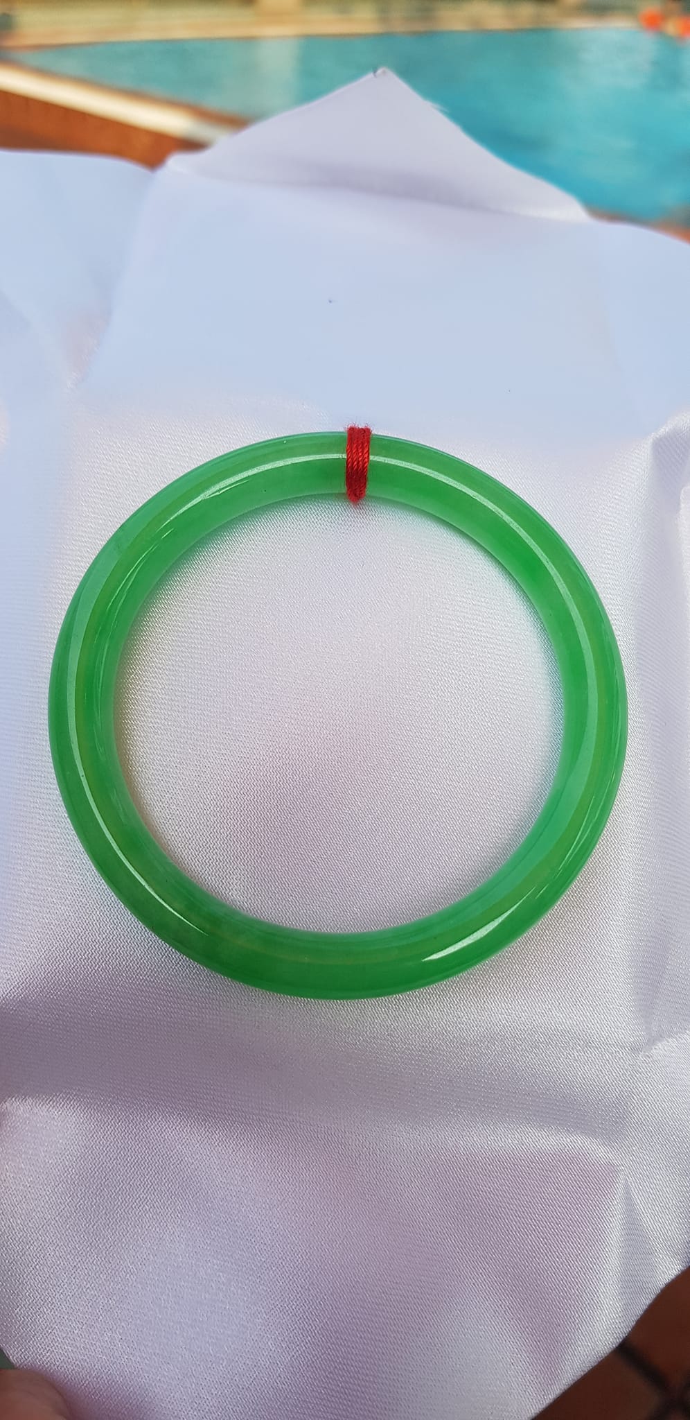 Vòng cẩm thạch Mới Lý 52mm x 7mm Vòng Xanh lá tươi 52kg - 56kg Nữ mệnh Mộc mệnh Hỏa Thủy đeo ạ